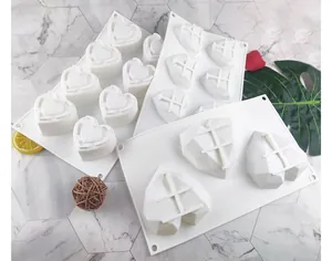 Vue détaillée du moule en silicone à 8 cœurs pour gâteaux mousse et fabrication de savon