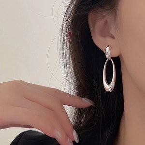 Elegant S925 sterling silver oval drop earrings for women with minimalist metal finish