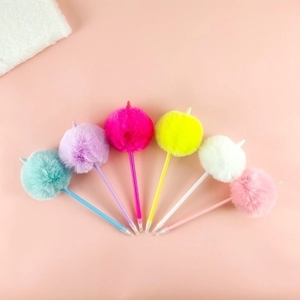 Stylo À Bille Licorne Mignon Avec Boule En Peluche Corps En Plastique Corne À Paillettes Papeterie Kawaii Fournitures