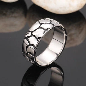 Men Titanium Steel Ring With Crack Texture Geometric Pattern Retro Punk Style Polished Band Jewelry
