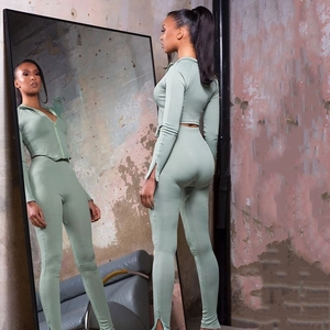 Women's 2-piece green sports set with long sleeve zip top and split hem leggings