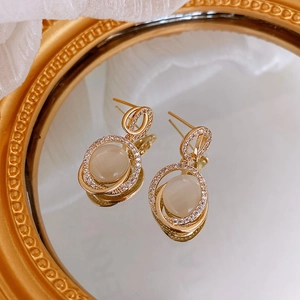 Elegante geometrische Goldohrringe mit Katzenaugenstein und Zirkonia für Damen