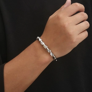 Minimalist stainless steel dragon bone chain bracelet for men with geometric links design
