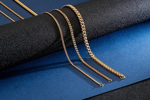 Detailed comparison of three widths of gold titanium steel curb chains for men