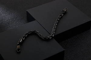 Detail of a 6mm black stainless steel twist rope bracelet with secure lobster clasp