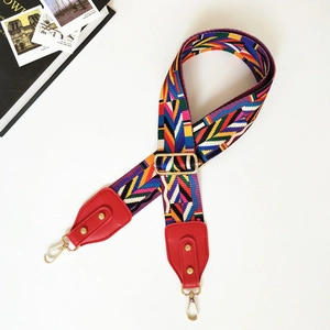Bandoulière tissée colorée style ethnique avec cuir rouge et clips dorés en métal