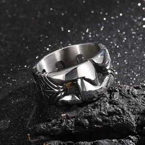 Vintage oxidized silver titanium steel ring with chain texture and hollow portrait design