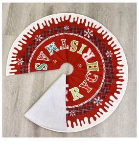 Vista detallada de una falda roja para árbol de Navidad con letras Merry Christmas y copos