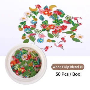 Makroaufnahme von 50er-Set Nagelkunst-Holzzellstoff-Stickern mit Flamingo- und Blumenmotiven