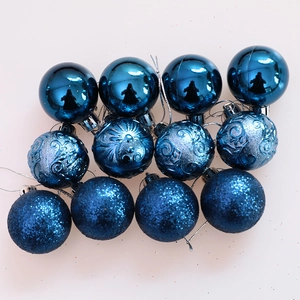12er Pack dunkelblaue Weihnachtskugeln in glänzend, matt und glitzernd für den Tannenbaum