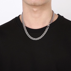 Male model wearing a high-quality silver titanium steel curb chain necklace in street style
