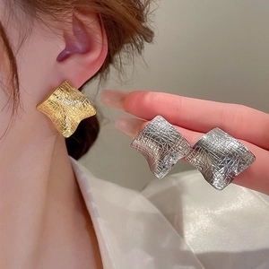 Modern irregular wave earrings with metallic gold and silver textured square design