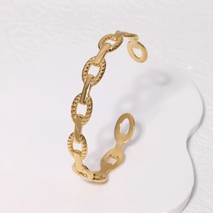 Minimalist gold-plated stainless steel chain link open bangle with textured geometric finish