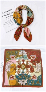 Détail d'un foulard en soie montrant des motifs artistiques et un imprimé carré