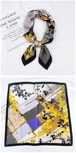 Détail du foulard carré en soie aux motifs abstraits jaune et violet et bordure noire