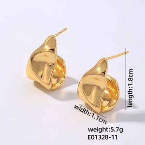 Detailed view of gold irregular geometric earrings with 1.8cm length and 5.7g weight