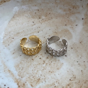Detail of adjustable double-layer chain rings in gold and silver S925 sterling silver
