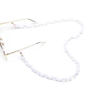 Catenella per occhiali in acrilico bianco a forma di cuore con maglie dorate e gommini neri