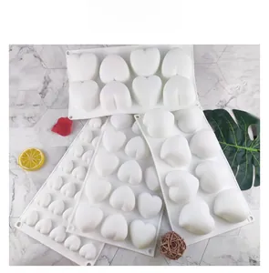 Détail du moule en silicone à 8 cavités en forme de cœur pour pâtisserie et mousse
