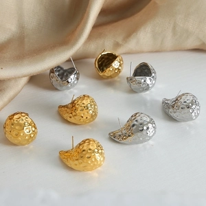 Minimalist teardrop earrings with hammered texture in gold and silver stainless steel