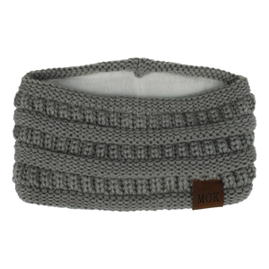 Detailed view of grey knitted headband featuring soft fleece lining and MOK leather tag