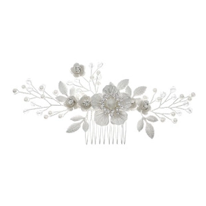 Vue détaillée du peigne de mariée avec fleurs en tissu argenté et perles blanches pures