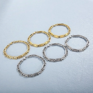 Geometric stainless steel chain bracelets for men and women in gold and silver finishes