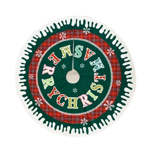 Falda de árbol de Navidad a cuadros rojos y verdes con texto Merry Christmas y copos