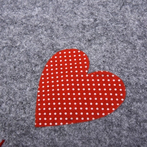 Falda de árbol de Navidad roja 98cm con aplique de corazón con lunares blancos
