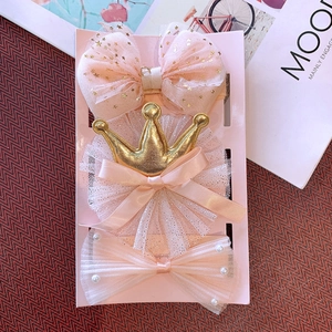Detail of pink bow and gold crown hair accessories set for baby girls' gift