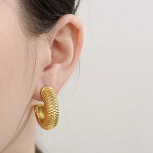 18K gold plated stainless steel C-shaped hoop earrings with scale texture on model