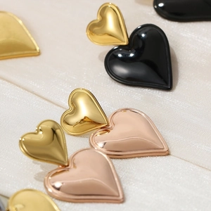 Chic two-tone heart stud earrings in polished gold, black, and rose gold finish
