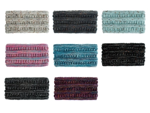 Détails de divers coloris de bandeaux en tricot épais avec motifs à côtes texturés