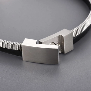 Titanium steel braided mesh and black leather拼接 bracelet with stainless magnetic clasp