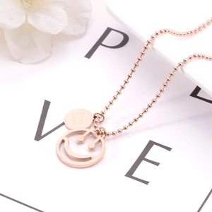 Collier en or rose avec pendentif smiley et breloque Good Luck sur chaîne à billes