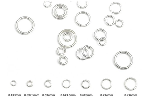 Various sizes of 925 silver open jump rings shown in a detailed specification comparison