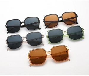Detail view of square frame sunglasses showing five color options and metal rivets on hinges