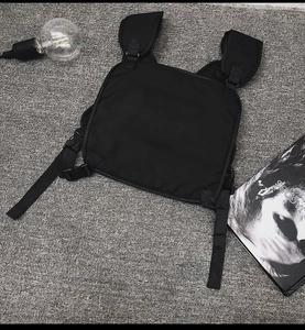 Sacoche de poitrine tactique en nylon avec boucle à dégagement rapide et design urbain