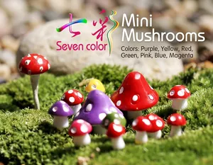 Ornements miniatures de champignons en resine pour amenagement de mousse et terrariums.