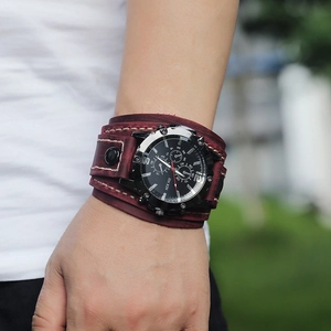 Montre punk vintage pour homme en cuir bordeaux cousu avec cadran noir surdimensionné