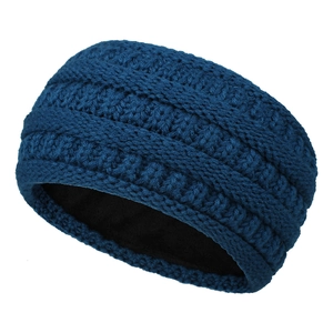 Vue détaillée du bandeau d'hiver tricoté bleu marine avec doublure en polaire épaisse