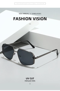 Détail de lunettes de soleil géométriques en métal avec double pont et verres UV