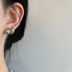 Elegant 925 silver chunky drop earrings featuring a minimalist mirror finish metal design