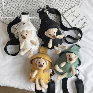 Sacs bandoulière en toile avec ours en blanc, noir, jaune et vert avec petit ours en peluche