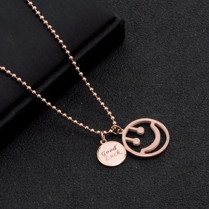 Collier en or rose avec chaîne à billes, pendentif smiley et breloque Good Luck