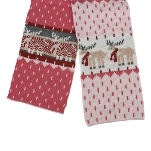Détails de tricot de l'écharpe de Noël pour enfants avec motifs renne et cœur