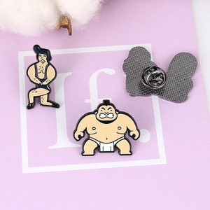 Set aus Emaille-Anstecknadeln mit Sumo- und Bodybuilder-Motiven und Schmetterlingsverschluss