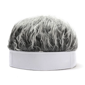 Bonnet miki rétro sans bord avec perruque bouclée gris argenté sur base en coton blanc