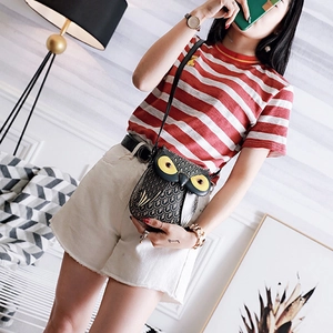 Fashionable owl-shaped crossbody bag made of black embossed leather with yellow eyes