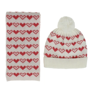 Détail de la maille et du motif cœur rouge sur l'ensemble d'hiver crème enfant
